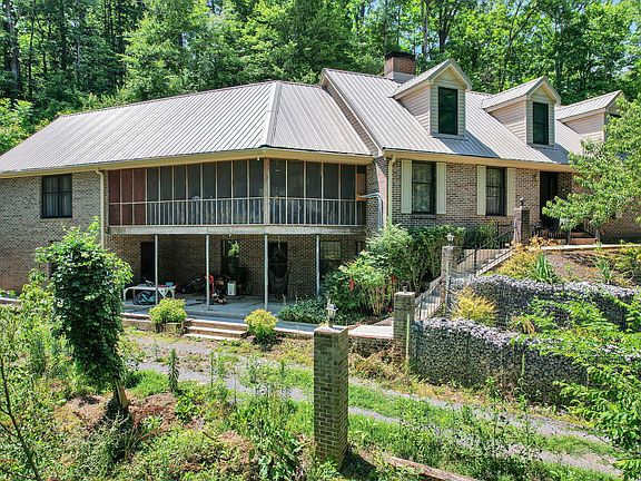 5th image of 220 Brian Rd NW
