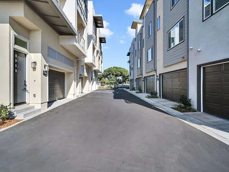 582 E Imperial Ave — Photo 18