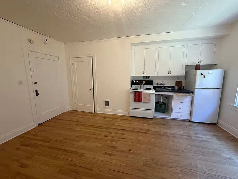 Greenway Apartments — Photo 36