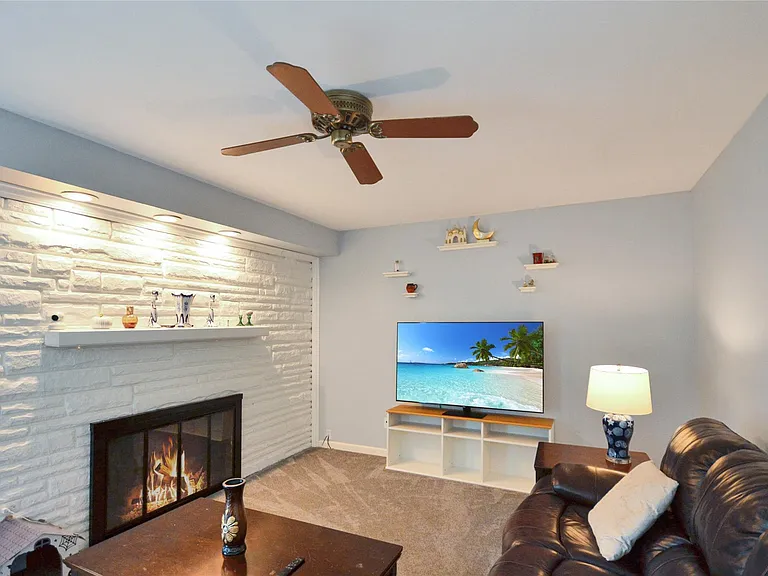 37653 Longacre Dr — Photo 12