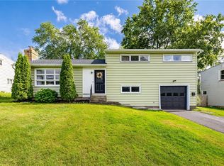 5 Valley View Dr, Penfield, NY