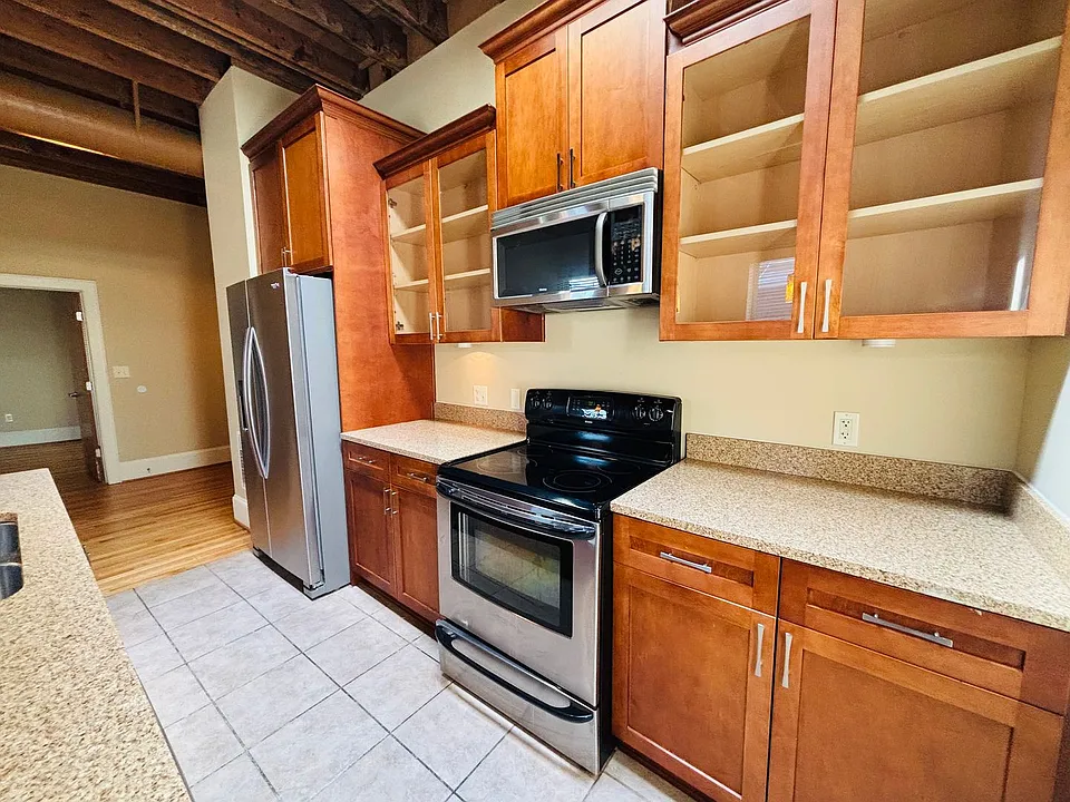 115 College Ave #204