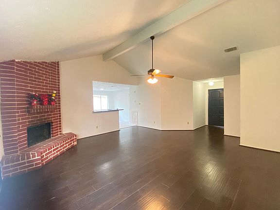 4th image of 16432 Maplemont Dr