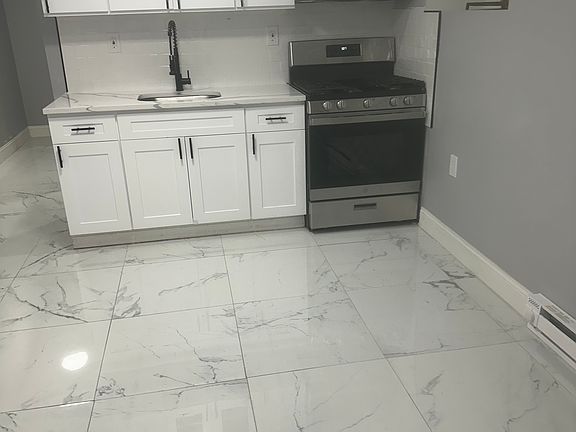 5th image of 1715 Tenbroeck Ave #5