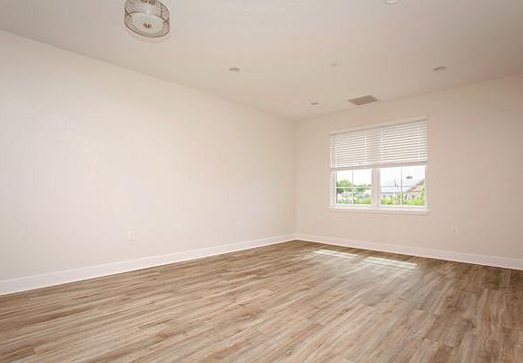 4th image of 29 New Derby St #305