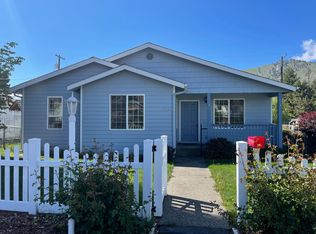 526 E Wapato Ave, Chelan, WA 98816