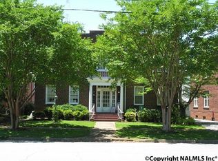 709 Oak St NE, Decatur, AL 35601