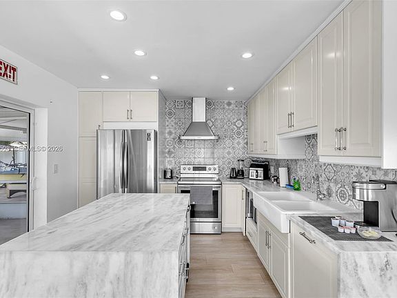 3rd image of 821 Harrison St