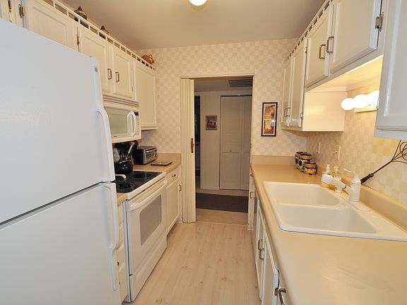 3rd image of 945 W Heritage Ct