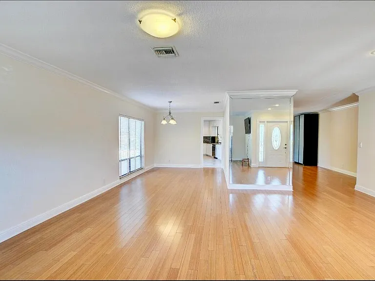17768 Maplewood Dr — Photo 4