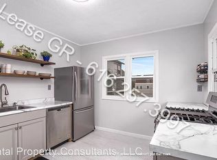 641 Fairview Ave NE, Grand Rapids, MI