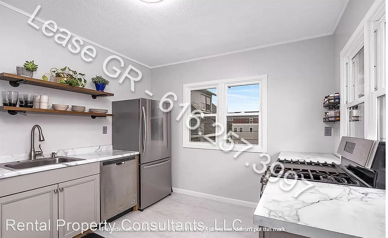 641 Fairview Ave NE photo 1