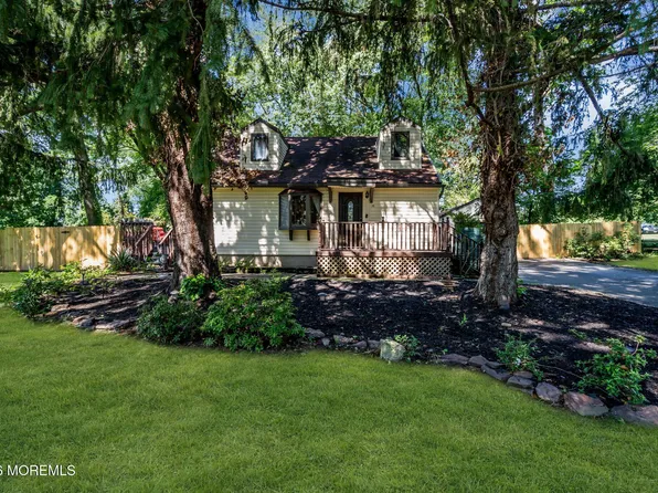 35 Marlboro Street, Morganville, NJ 07751