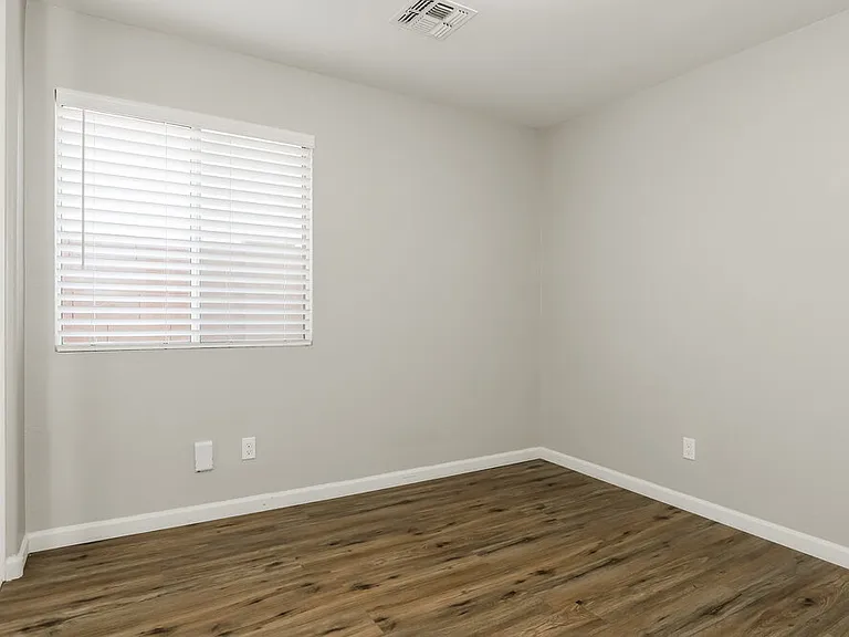 16104 W Jefferson St — Photo 13