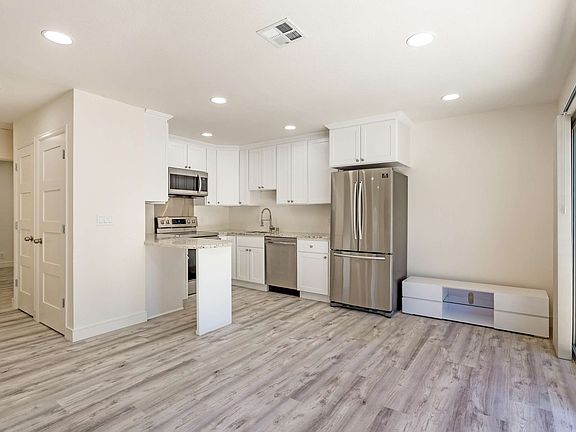 3rd image of 1316 Oxbow Ct #1316