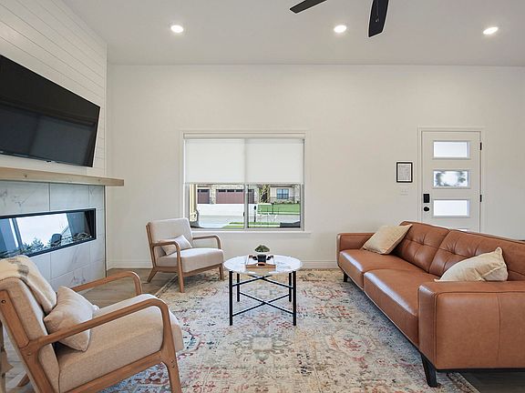 3rd image of 1641 Spring Mountain Dr