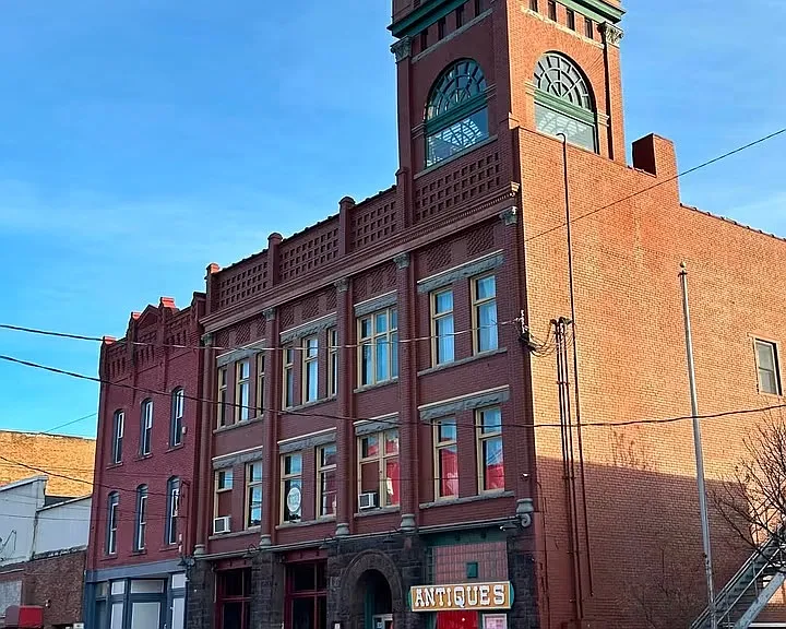 358 Broad St — Photo 1