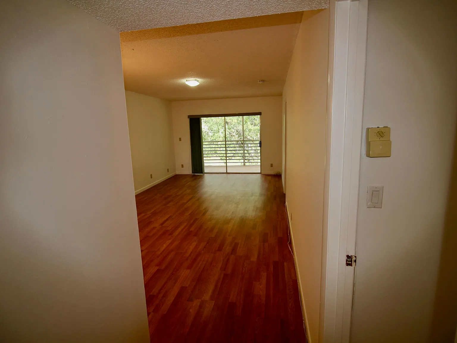 2 bed, 2.0 bath, 1040 sqft, $1,700 — Photo 2