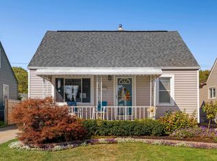 20829 Bon Heur St, Saint Clair Shores, MI 48081