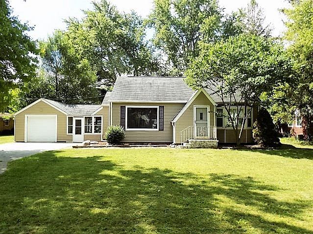 1st image of 325 North Dr
