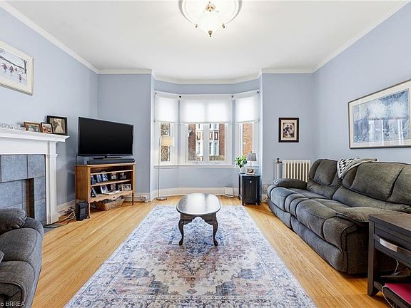 4th image of 54 Dufferin Ave #1