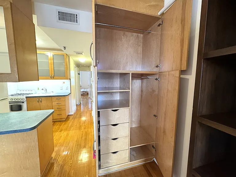 4544 Vernon Blvd #2 — Photo 8