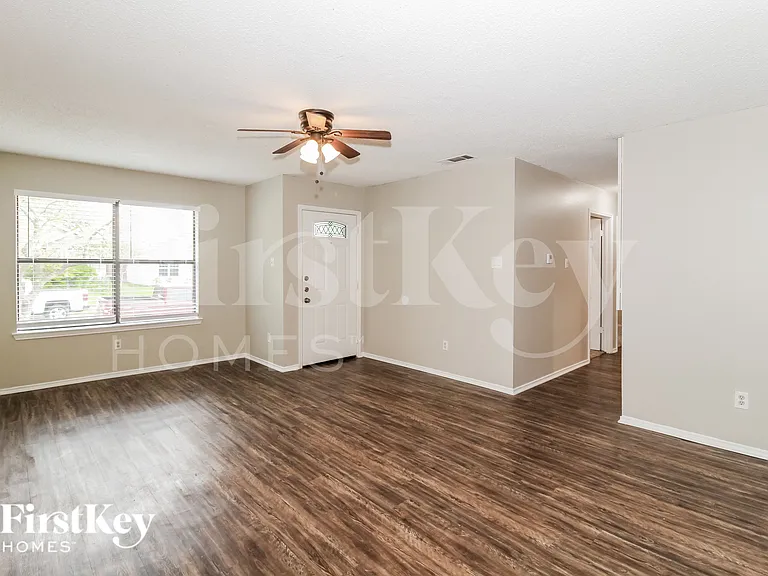 4417 Cordova Ln — Photo 3