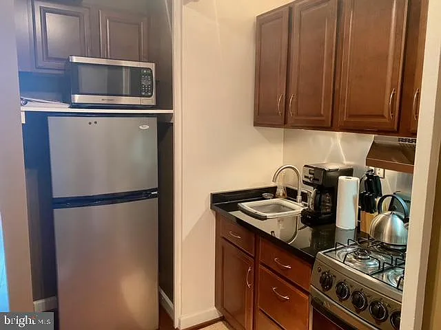 Studio, 1.0 bath, 369 sqft, $2,050 — Photo 3