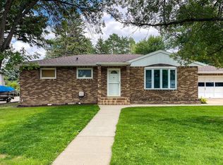 1817 9th St SW, Minot, ND 58701