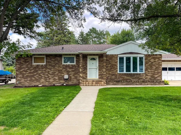 1817 9th St SW, Minot, ND 58701