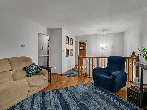 5th image of 6647 Carriage Ln