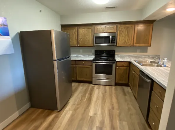 1080 Mace Rd #17, Osage Beach, MO 65065