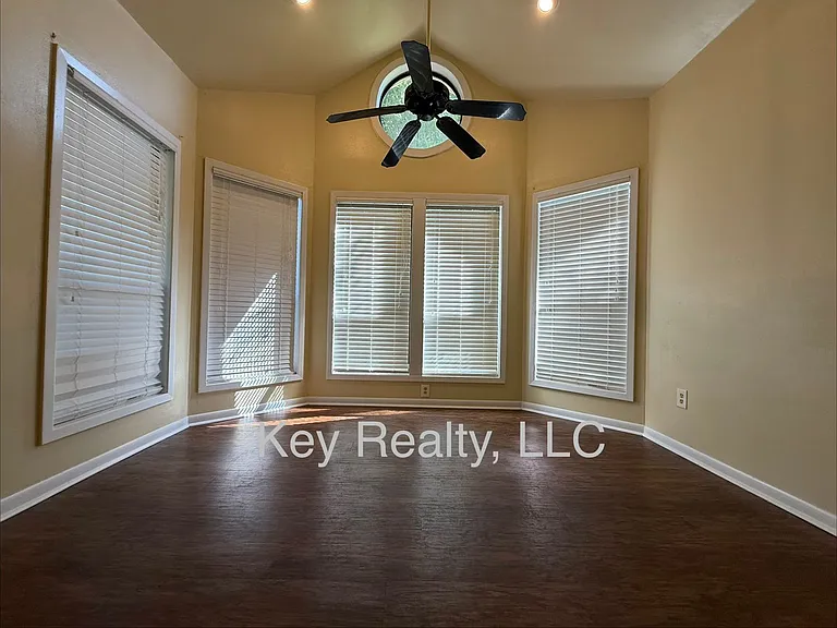 5563 Downing St — Photo 2