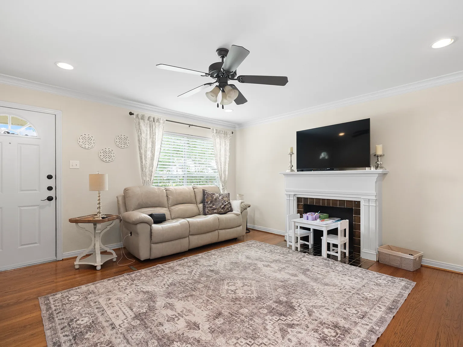 2 bed, 957 sqft, $2,500 — Photo 3