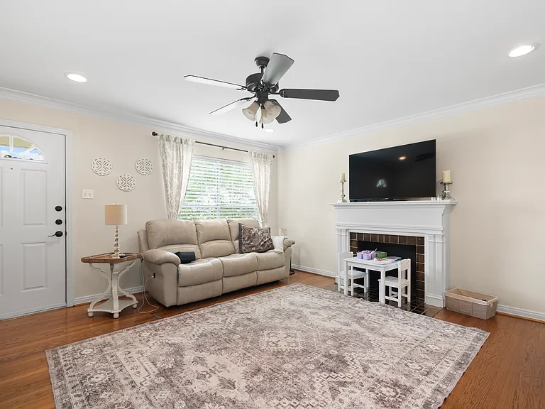 6227 Penrose Ave — Photo 3