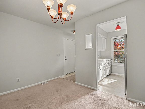 5th image of 2643 Chatham Woods Dr SE