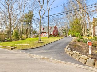 51 Kendrick Ln, Dix Hills, NY 11746