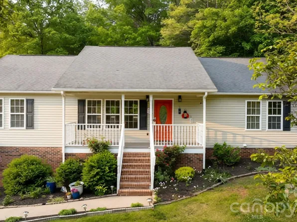 1011 Cambridge Ct, Lenoir, NC 28645