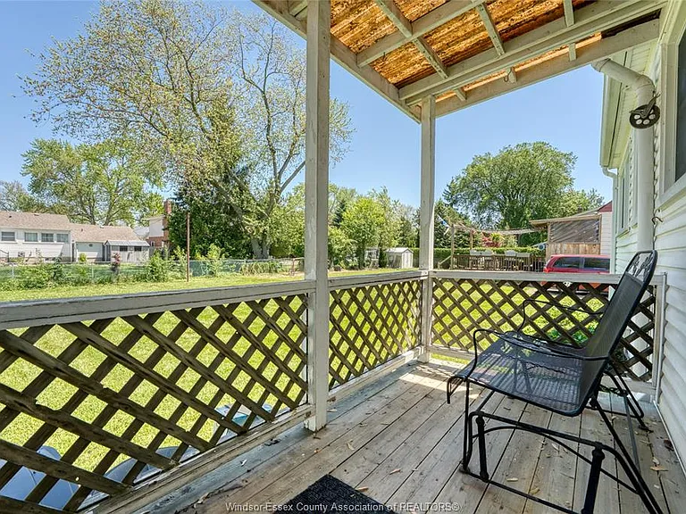 4062 Roseland Dr E — Photo 29