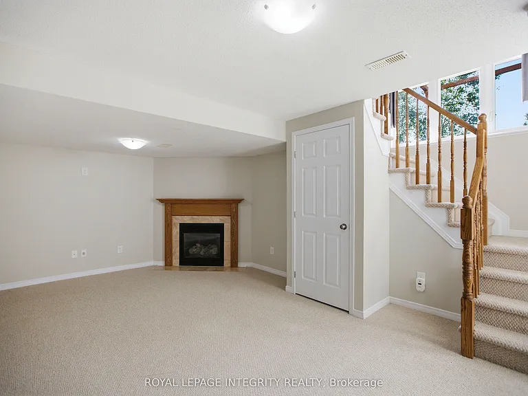 354 Rolling Meadow Cres — Photo 25