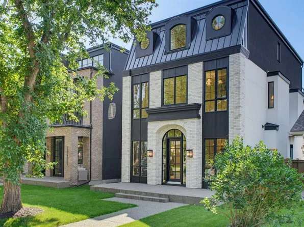 2407 N 4th Ave NW, Calgary, AB T2N 0P3