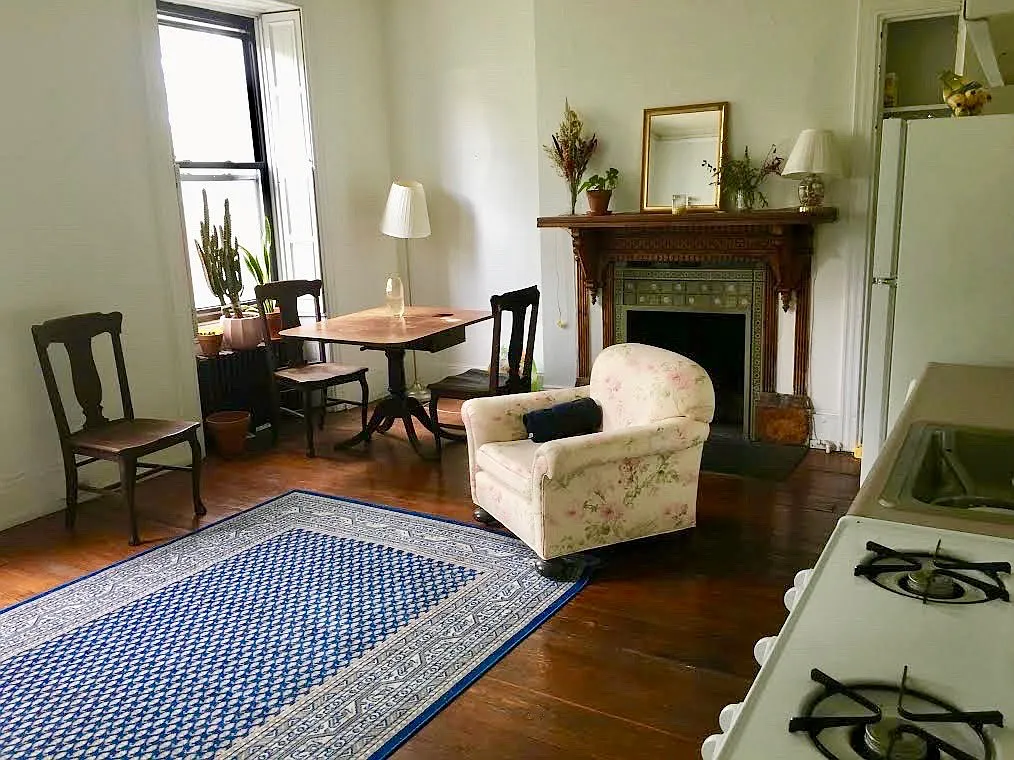 3 bed, 1200 sqft, $2,145 — Photo 3