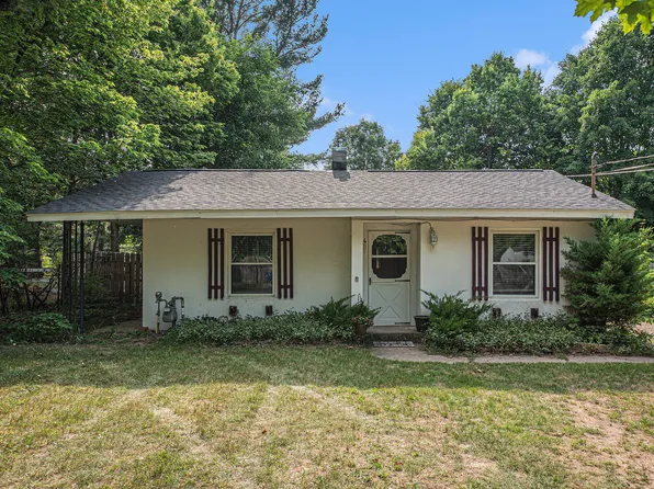 485 Park St, Wayland, MI 49348