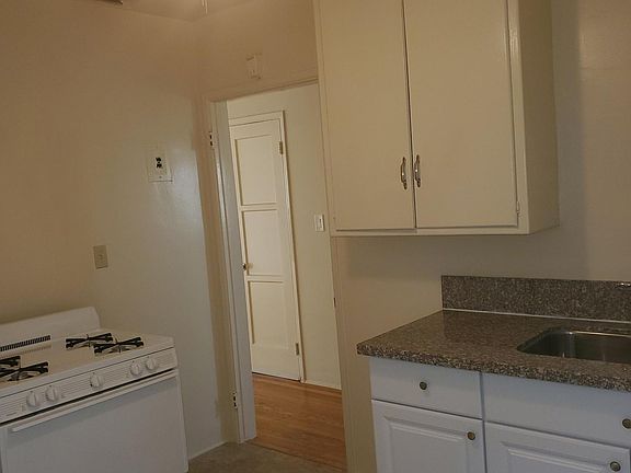 4th image of 240 N Jackson St APT 3