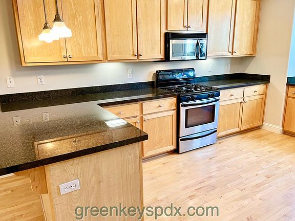 Granite counters, maple cabinets