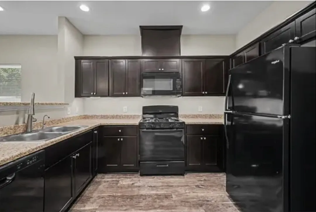 2 bed, 1064 sqft, $2,000 — Photo 4