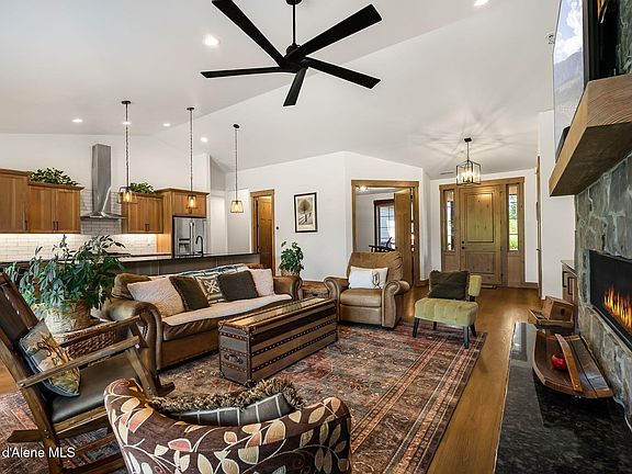 4th image of 157 Whiskey Jack Cir