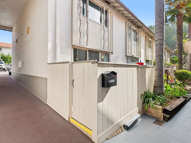 La Jollan Townhomes — Photo 21