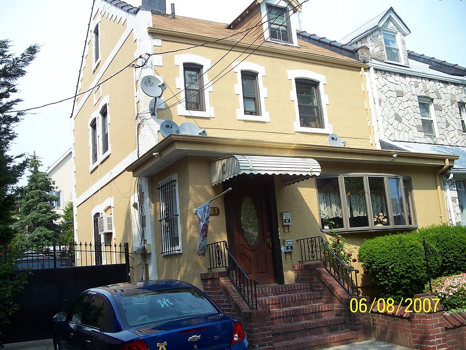 Great 2 family semi-detached in Bensonhurst