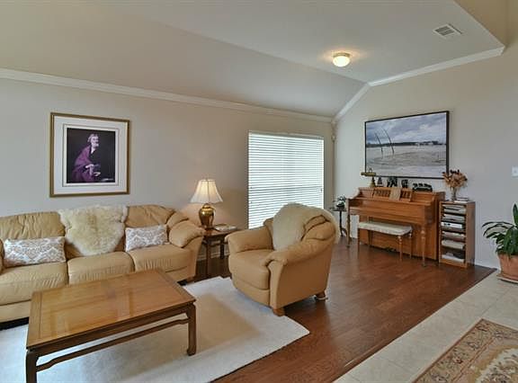 4th image of 1331 Pegasus Dr